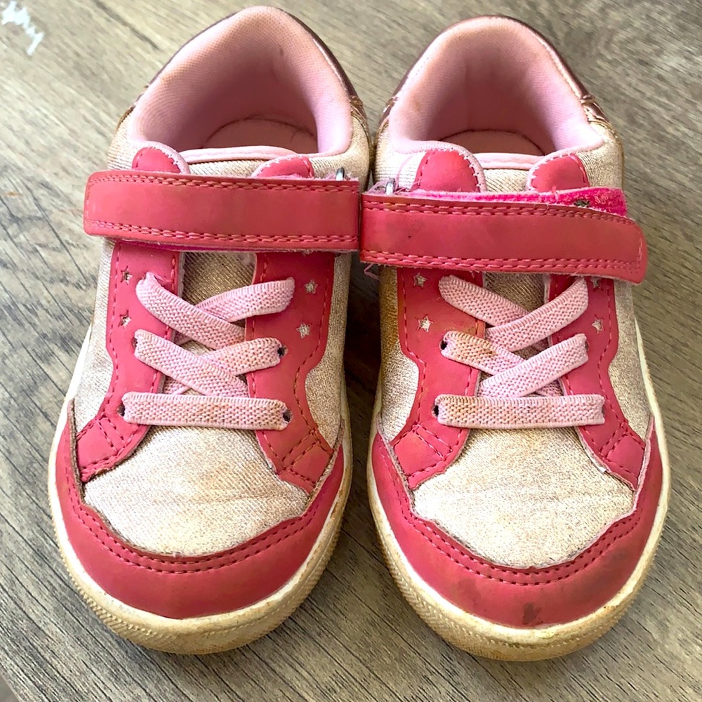 🎉10 for $10🎉 Oshkosh girls toddler sneakers size 7